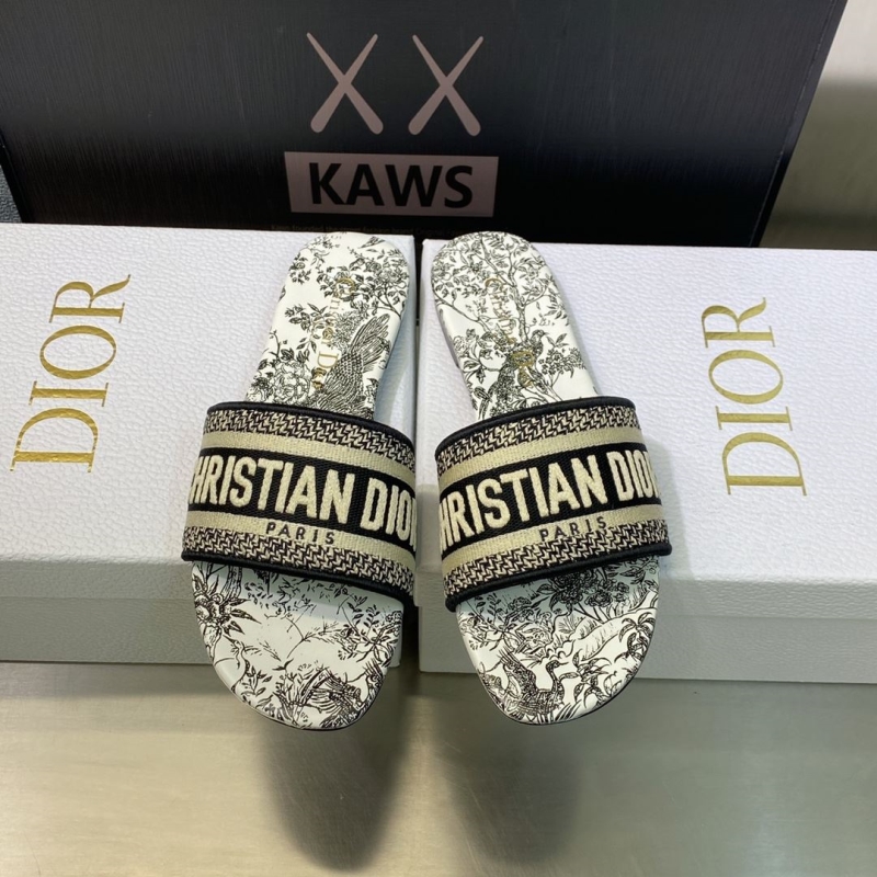 ch**an D*or slippers